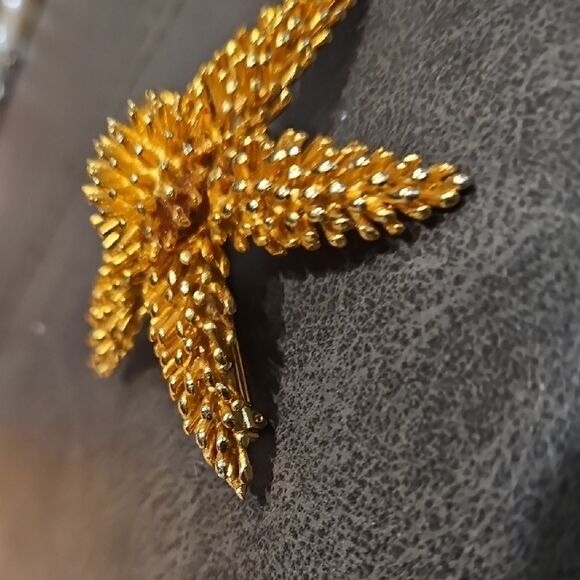 Vintage Gold Tone Starfish Brooch Pin 2.5” - Picture 3 of 3